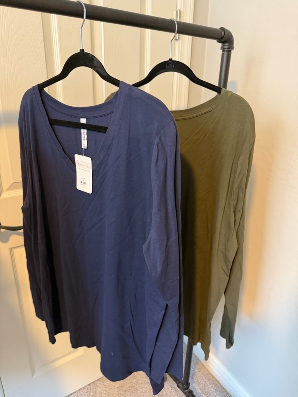 Zenana Outfitters V-Neck Long Sleeve Tee in Navy & Olive